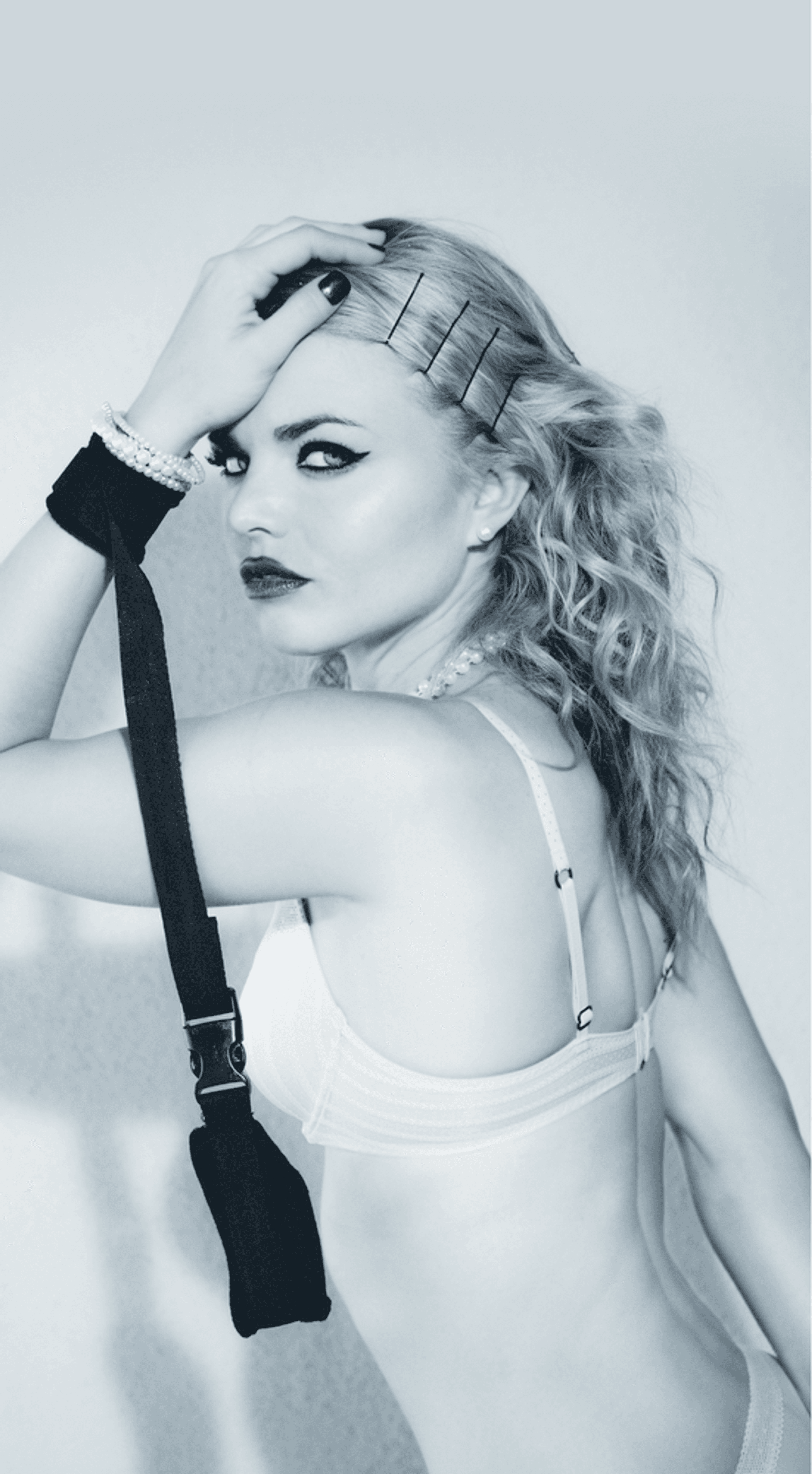 SEX & MISCHIEF ADJUSTABLE HANDCUFF